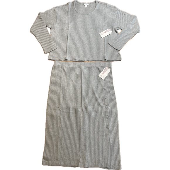 Time And Tru - Women’s Two Piece Knit Set - Grey Heather - XL - Shirt/Skirt -NWT - Picture 1 of 4